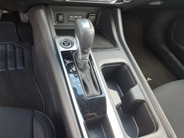 Used 2025 White Nissan SV image 27