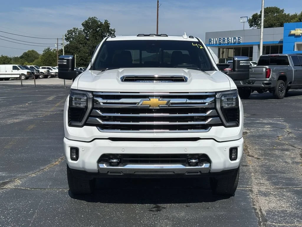 Used 2024 Summit White Chevrolet High Country image 5