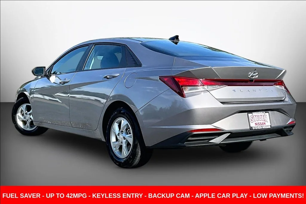 Used 2023 Silver Hyundai SE image 4