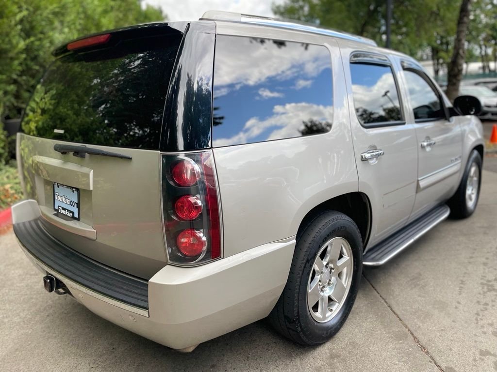 Used 2007 Silver Birch Metallic GMC Denali image 2