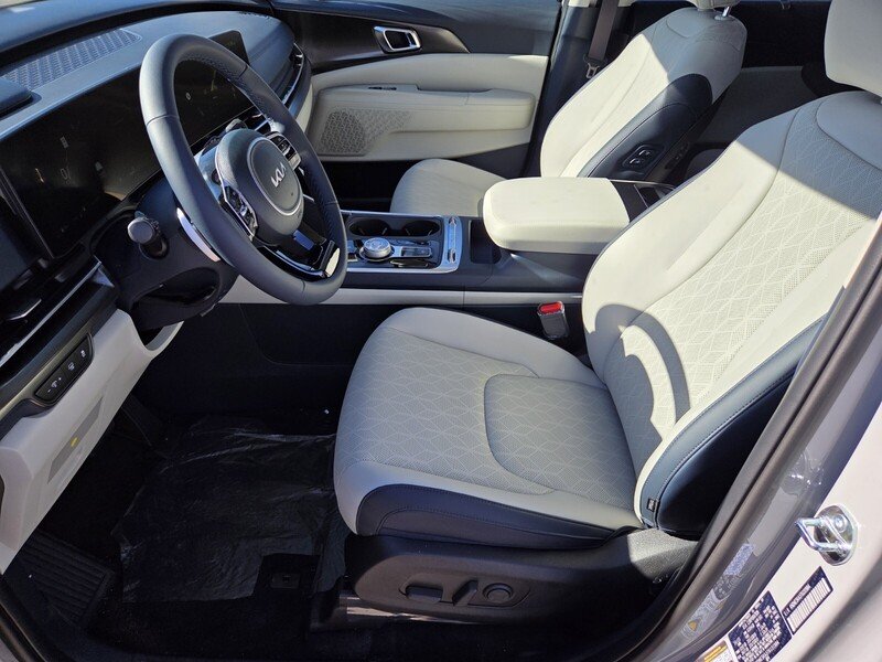 New 2026 Ceramic Silver Kia SX image 7