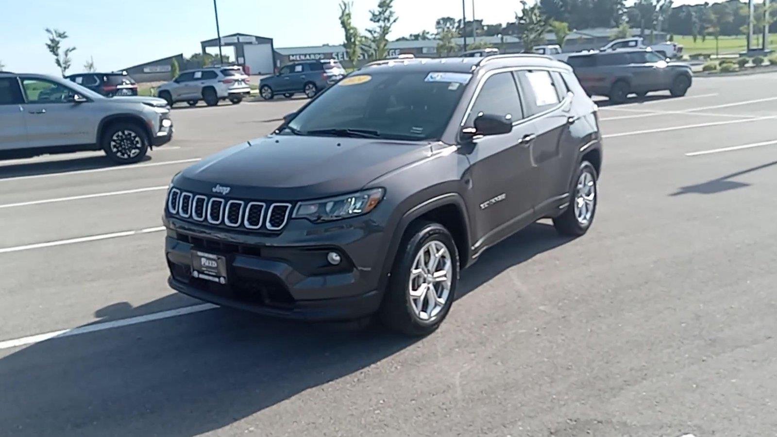 Used 2024 Gray Jeep Latitude 4x4 image 4