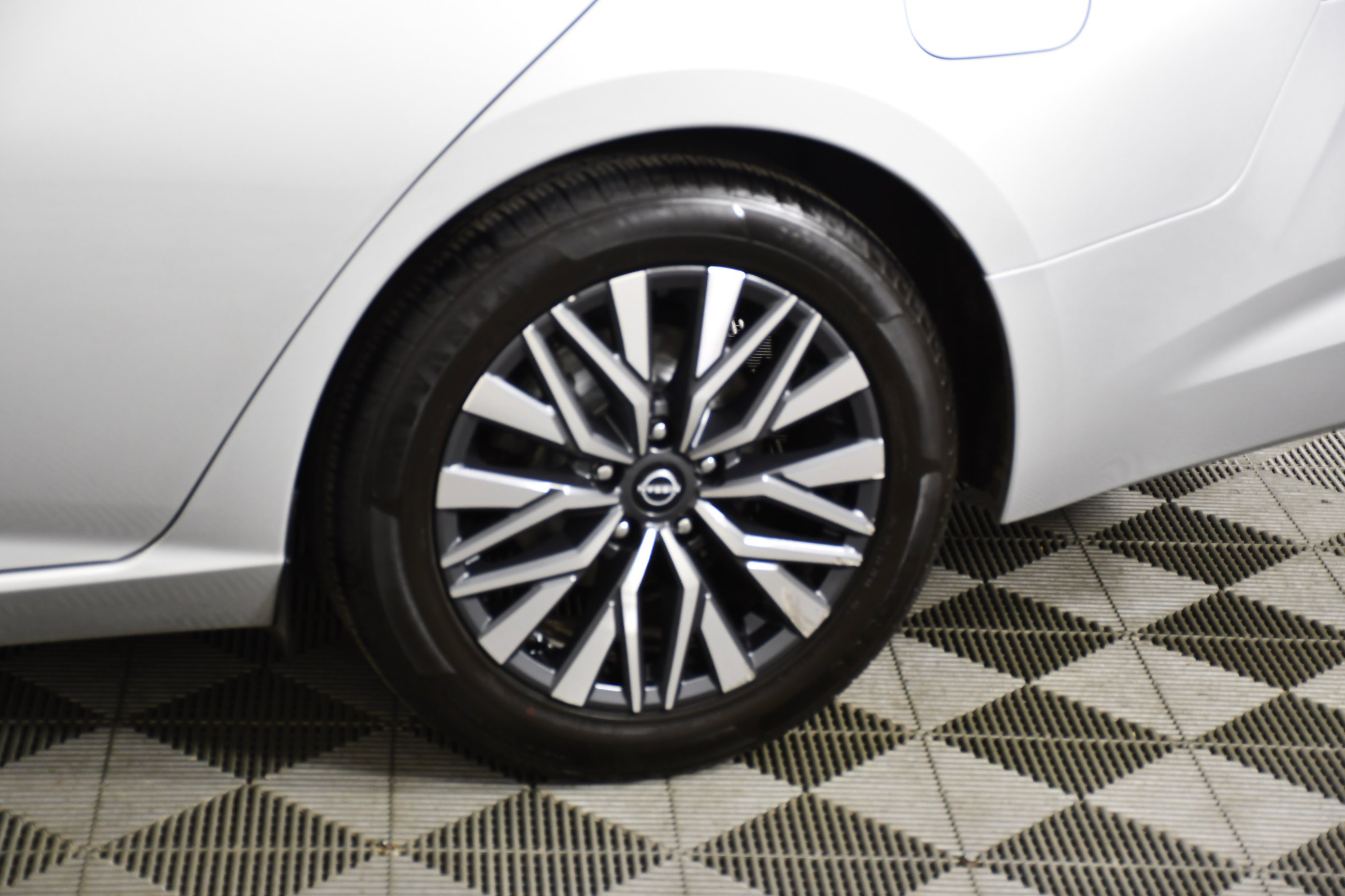 Used 2024 Brilliant Silver Metallic Nissan 2.5 SV image 51