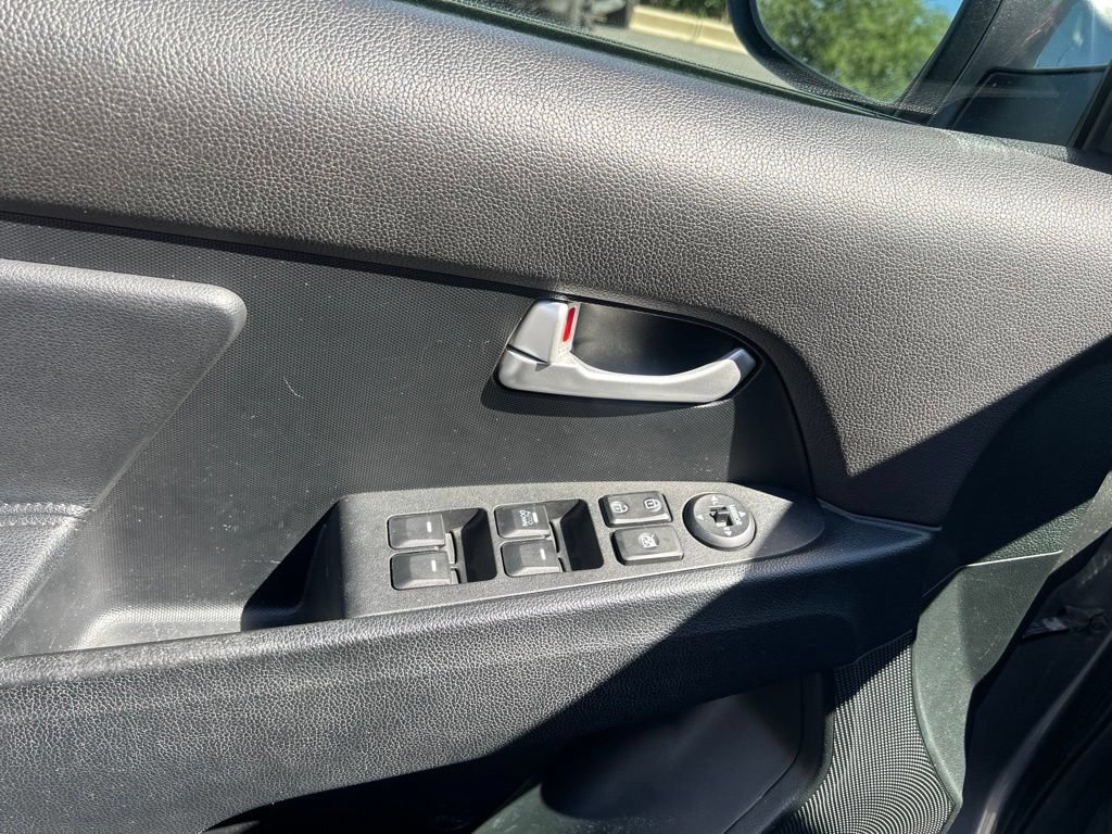 Used 2016 Mineral Silver Kia LX image 21