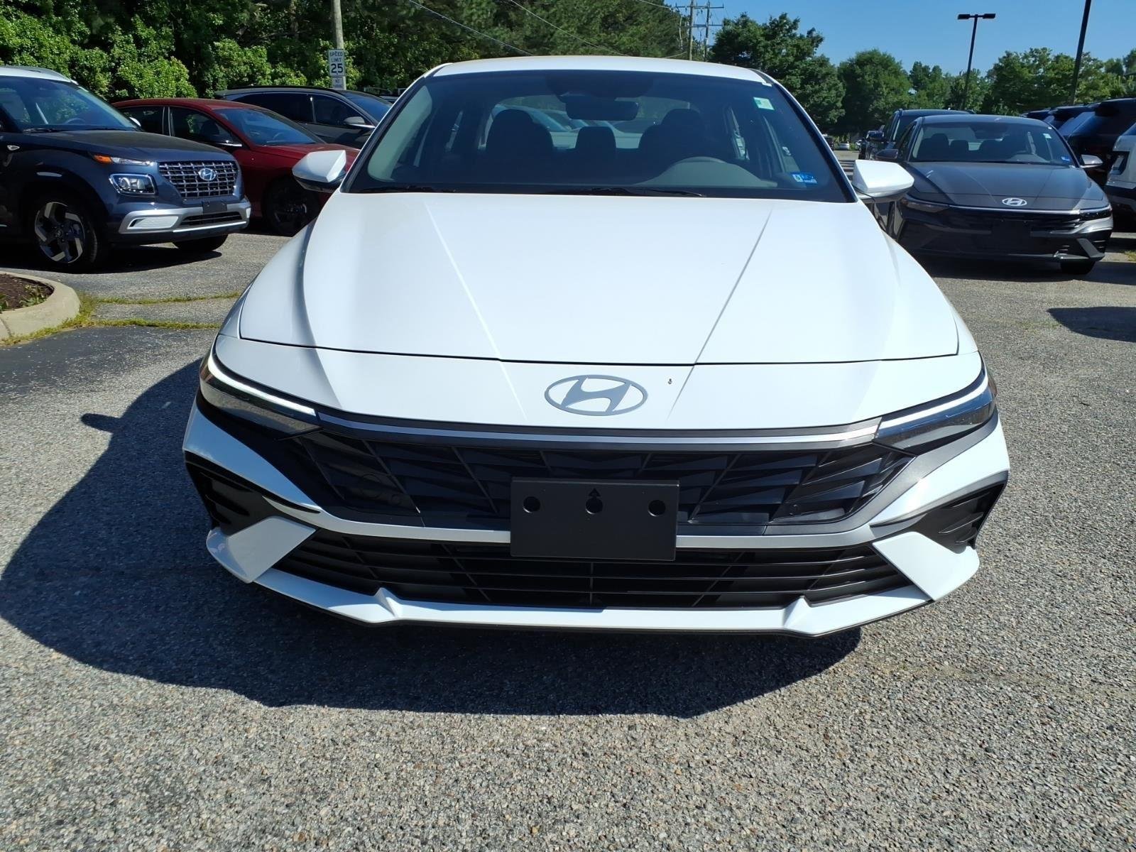New 2026 WHITE HYUNDAI SE image 3