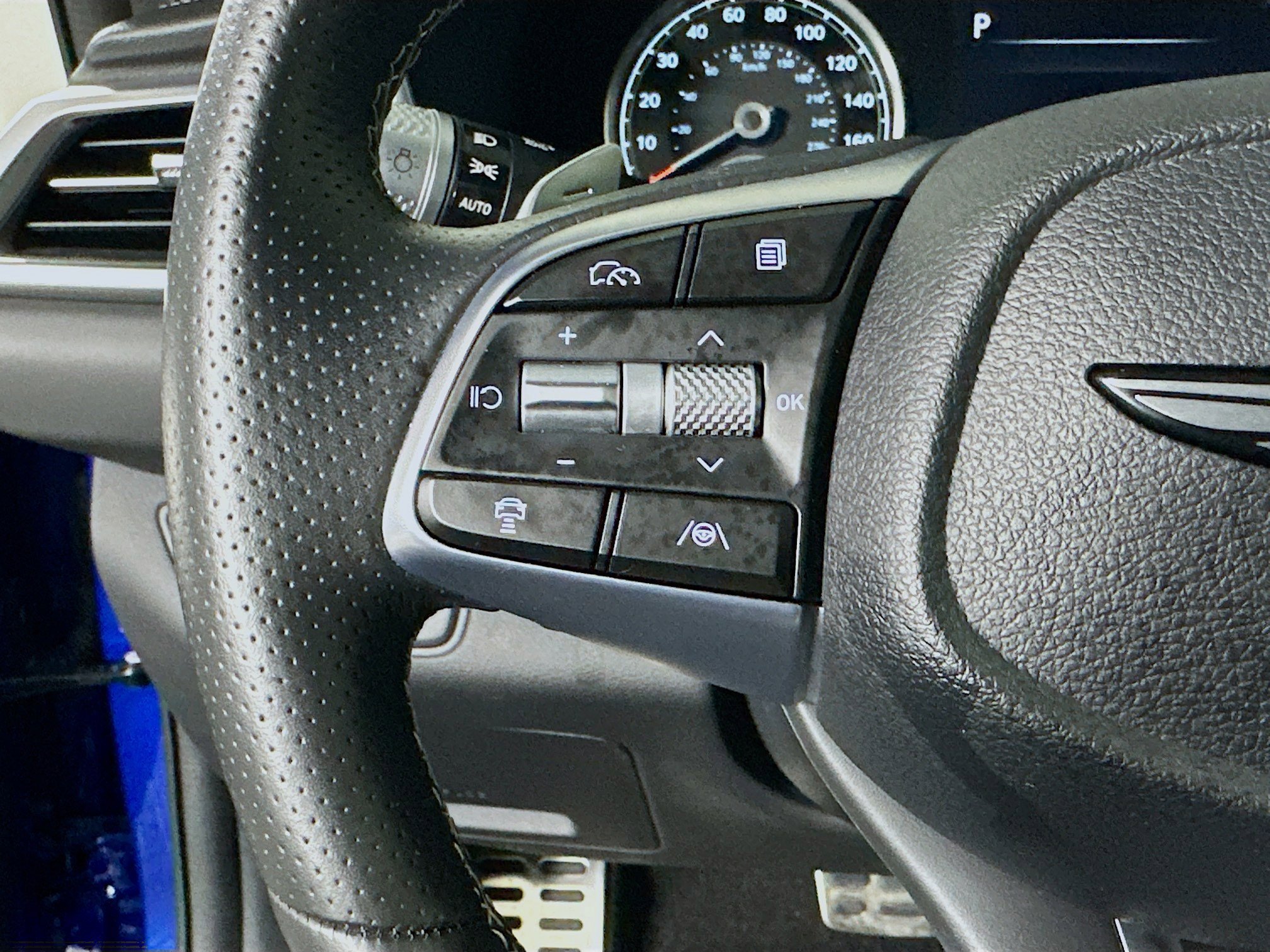 2025 GENESIS G70 Standard - Photo 16