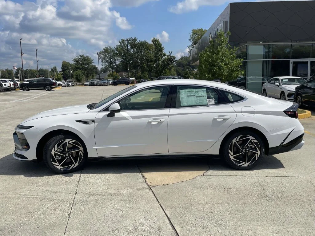 New 2026 White Hyundai SEL Sport image 5