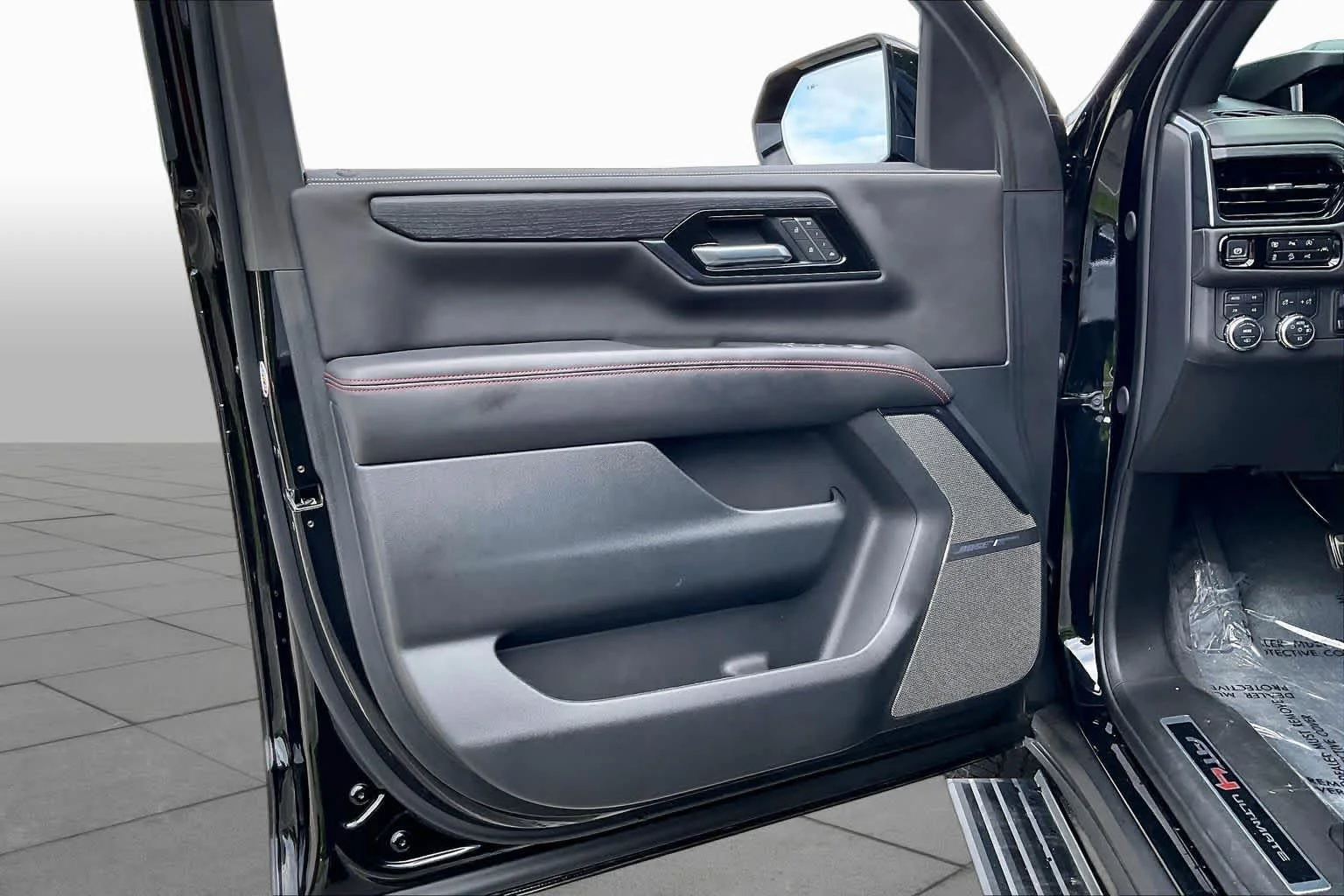 Used 2025 Onyx Black GMC AT4 Ultimate image 21