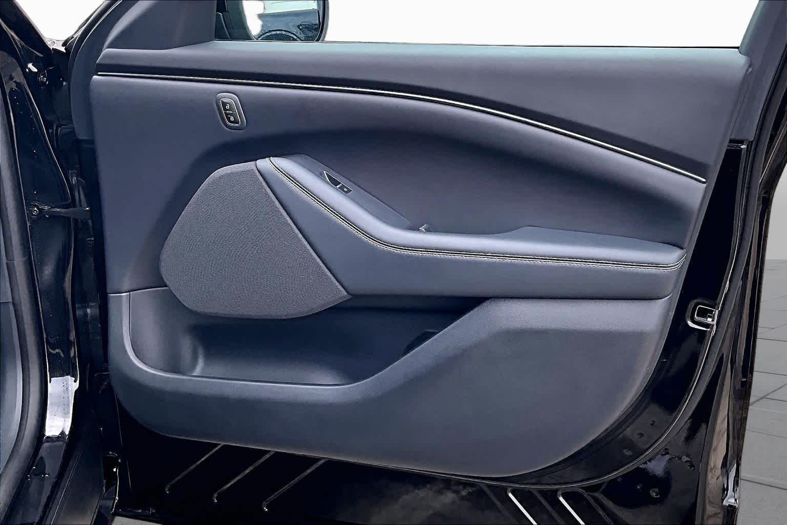 Used 2025 Shadow Black Ford Select image 24