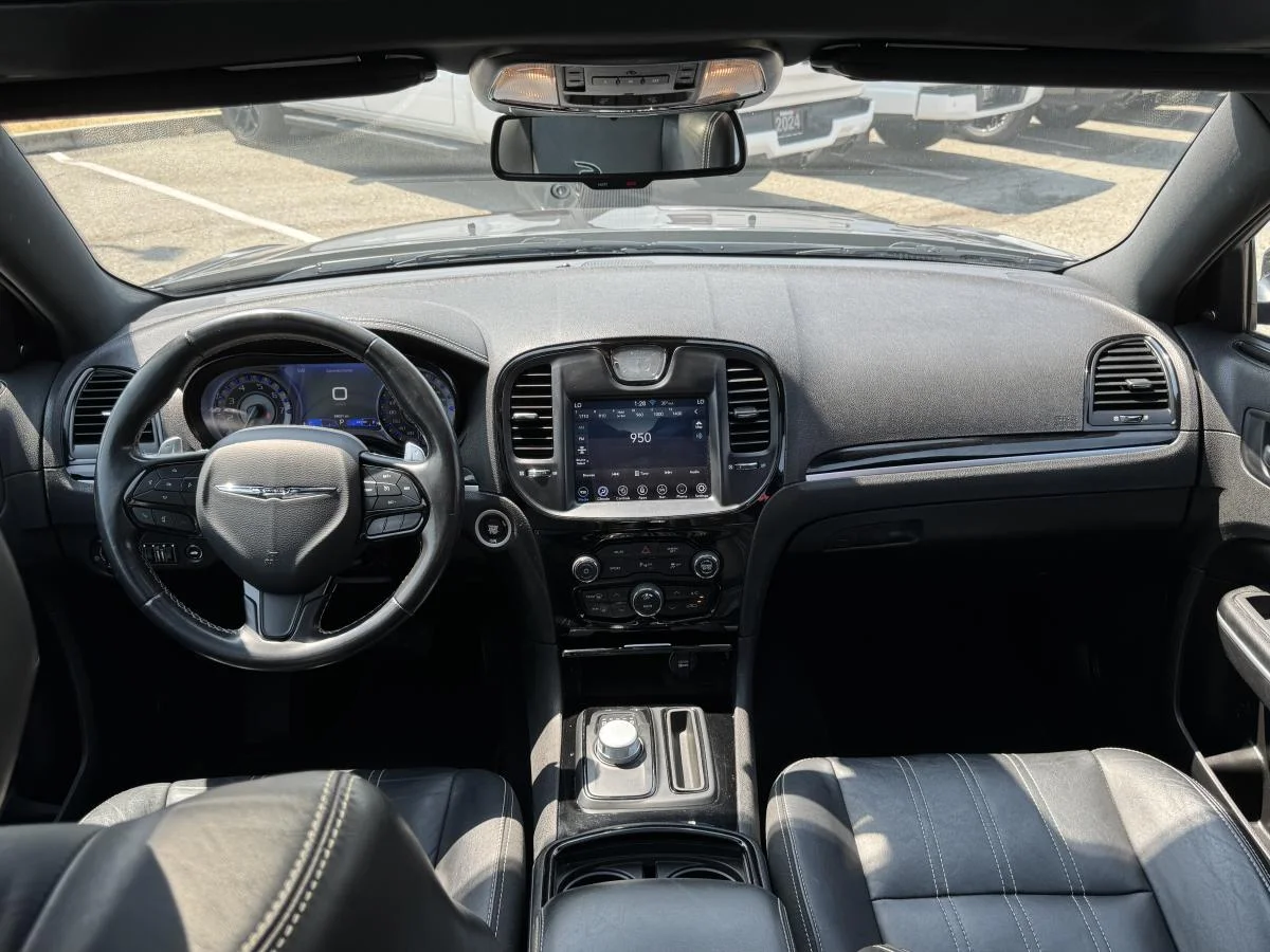 Used 2021 Black Chrysler S V6 Awd image 20
