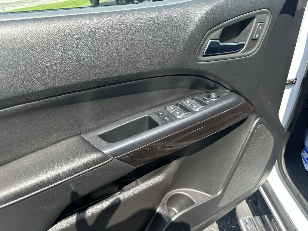 Used 2020 White GMC SLT image 19