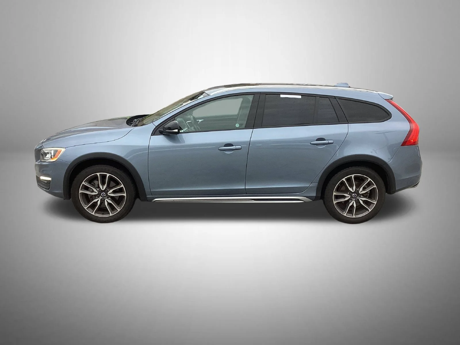 Certified Used 2018 Blue Volvo T5 image 3