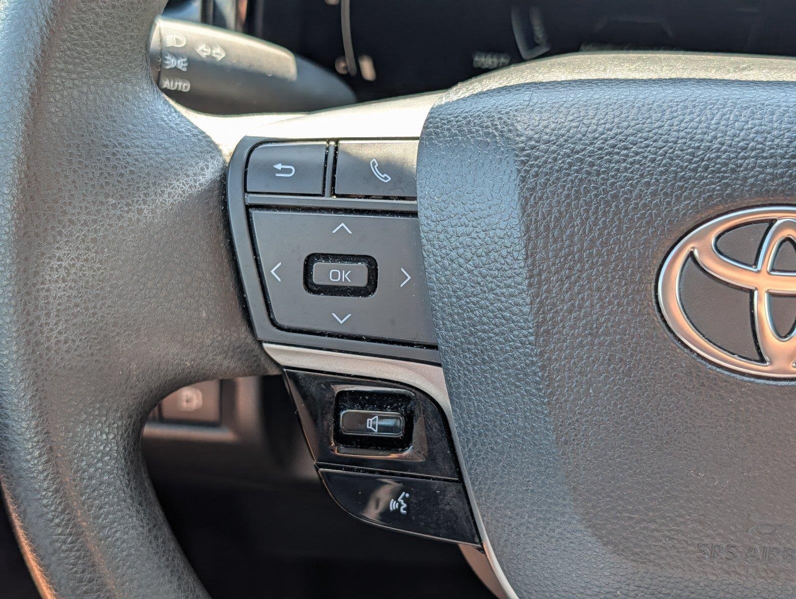 Used 2025 Ice Cap Toyota LE image 25