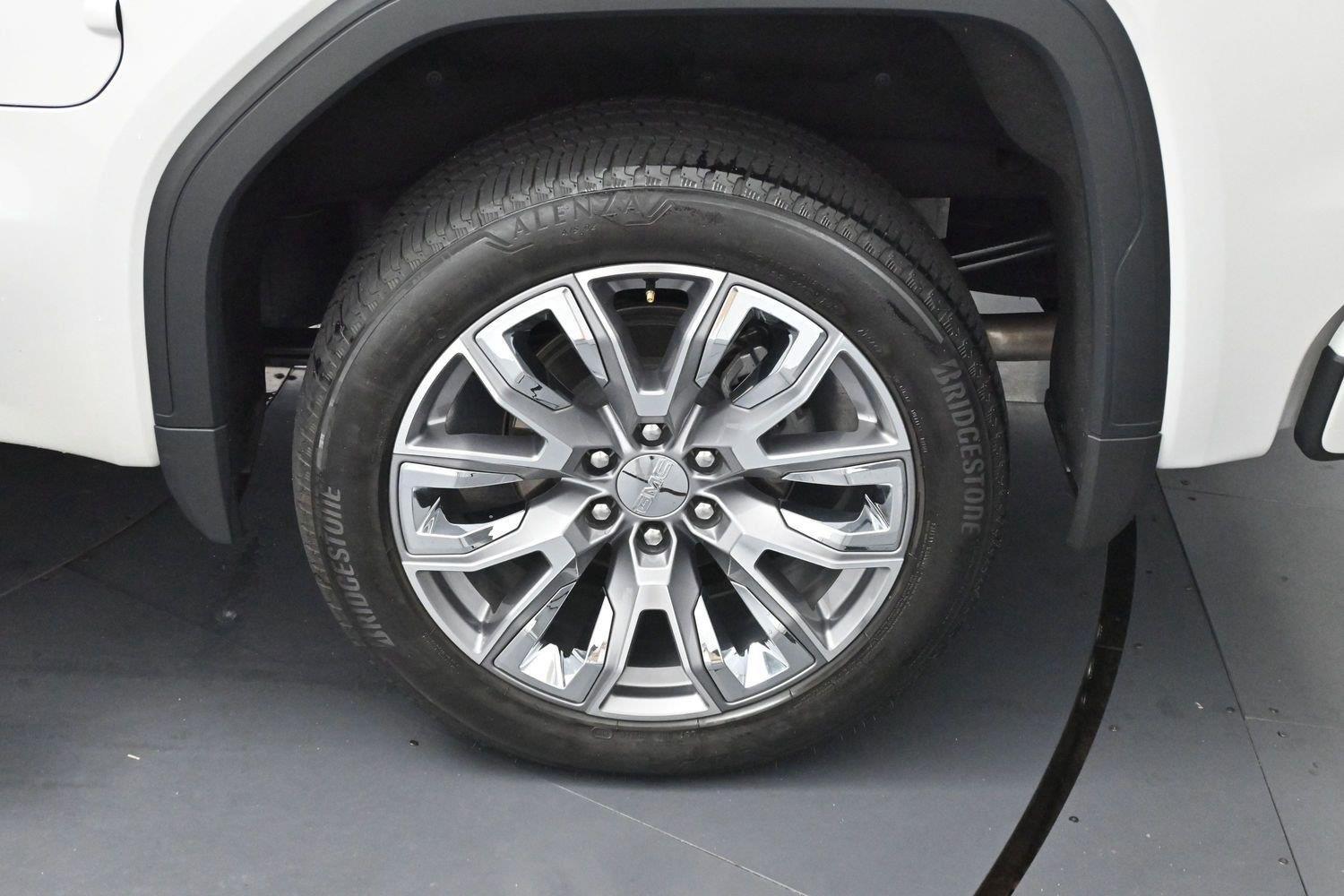 Used 2024 White Frost Tricoat GMC Denali image 35