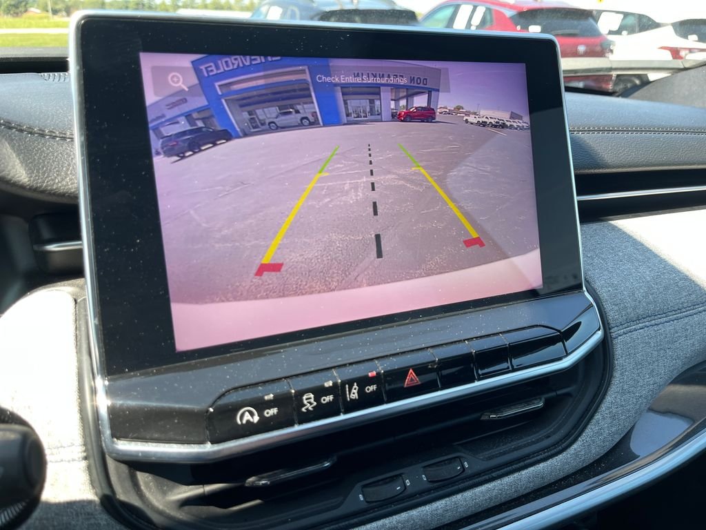 Used 2024 White Jeep Latitude image 18
