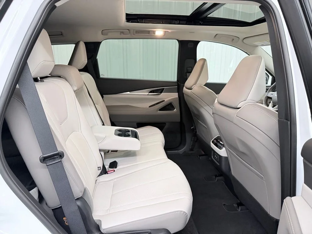 New 2027 RADIANT WHITE INFINITI Luxe FWD image 44