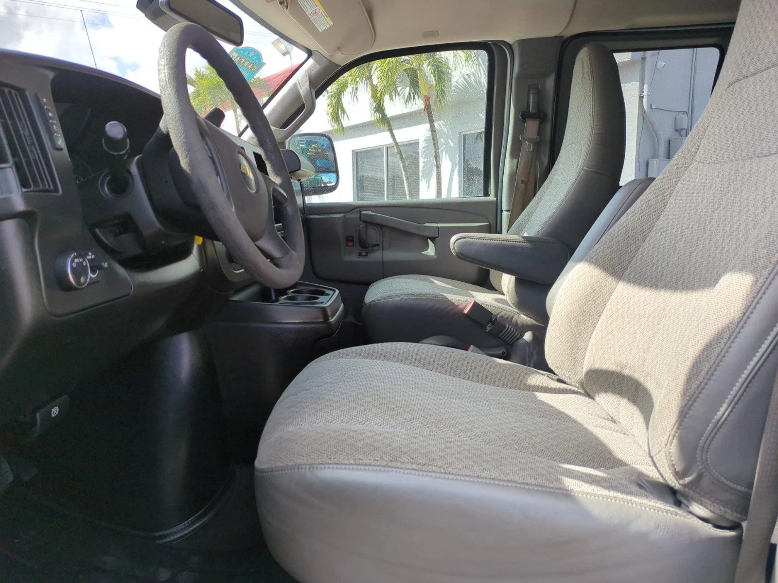 2019 Chevrolet Express Passenger LT - Photo 21