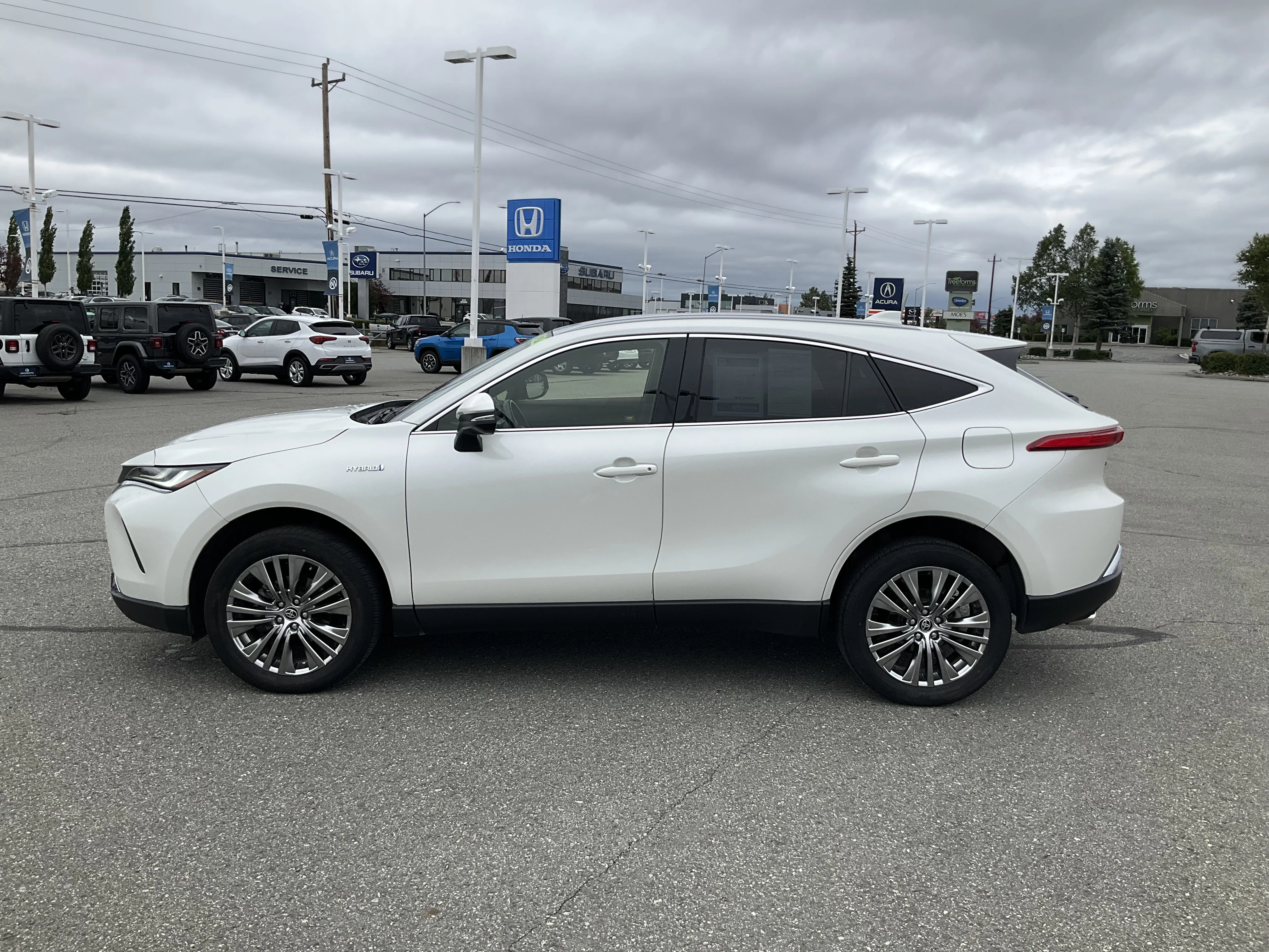 Used 2021 Blizzard Pearl Toyota LE/XLE/Limited image 3