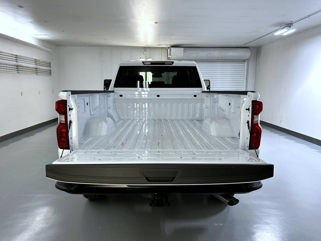 New 2026 Summit White Chevrolet WT image 21
