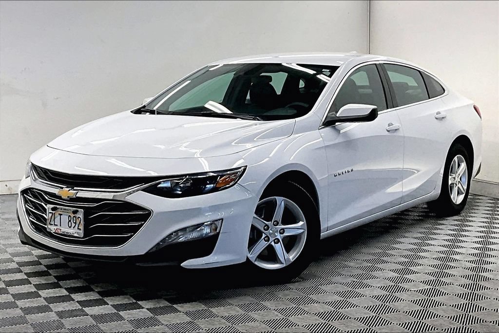 Used 2024 Summit White Chevrolet 1LT image 1
