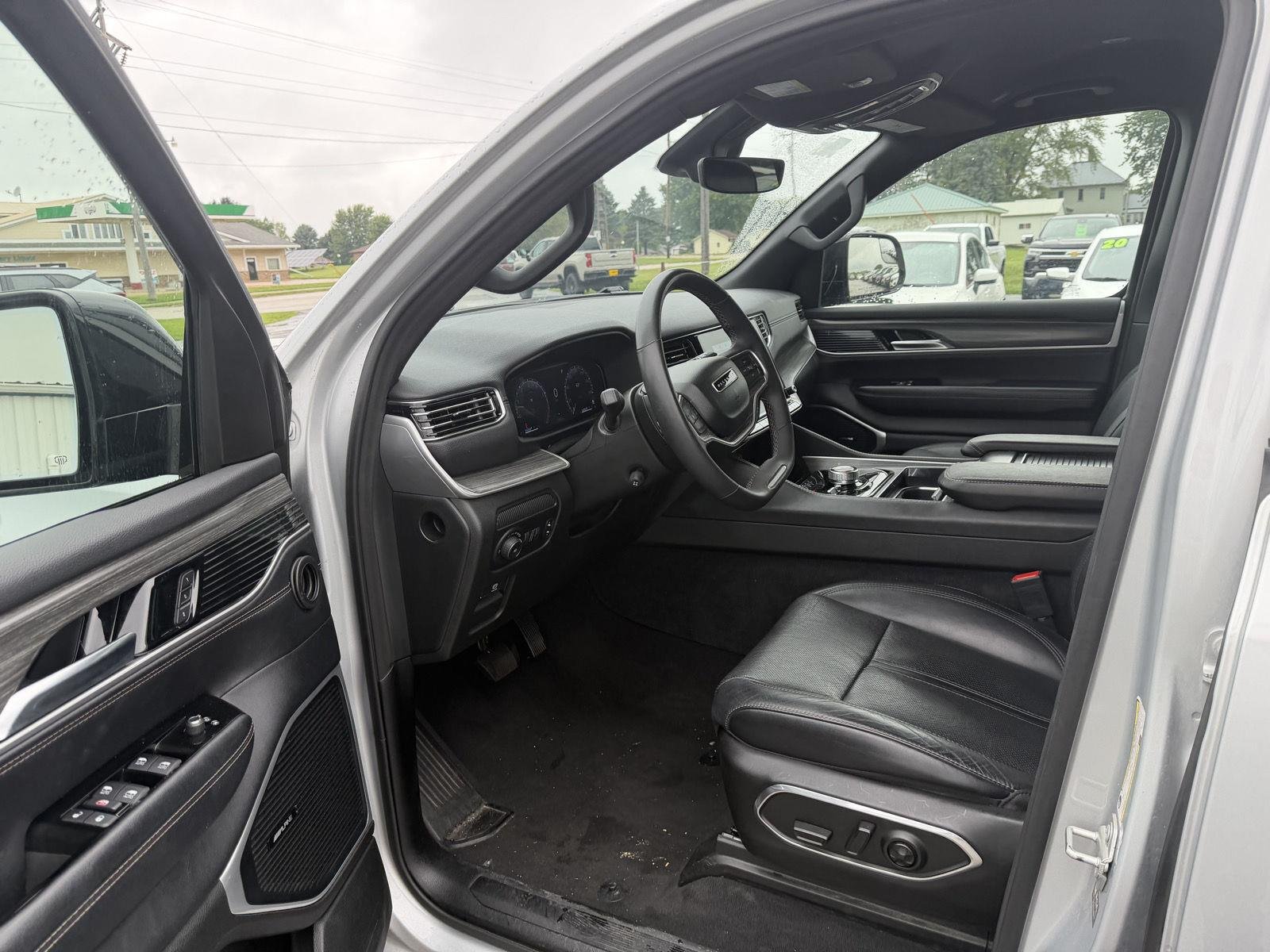 Used 2024 Silver Zynith Jeep Series II image 9