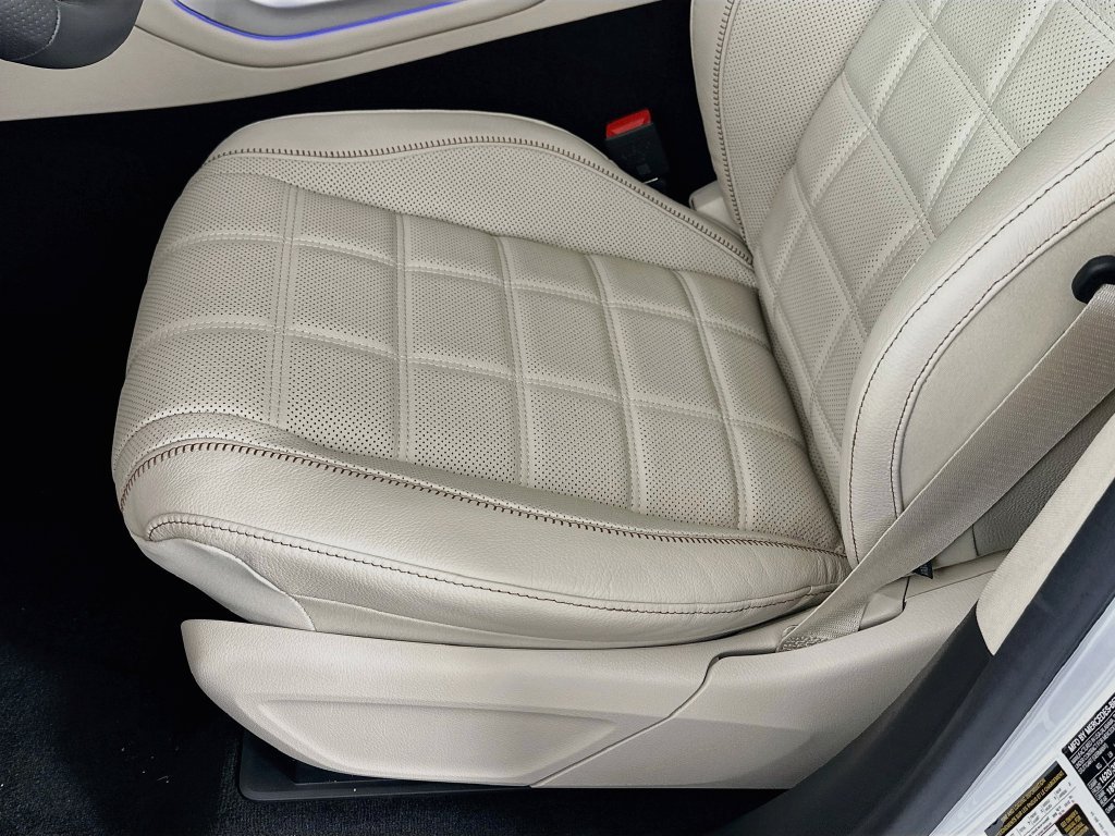 New 2027 MANUFAKTUR Moonlight White Metallic Mercedes-Benz GLS 450 image 20