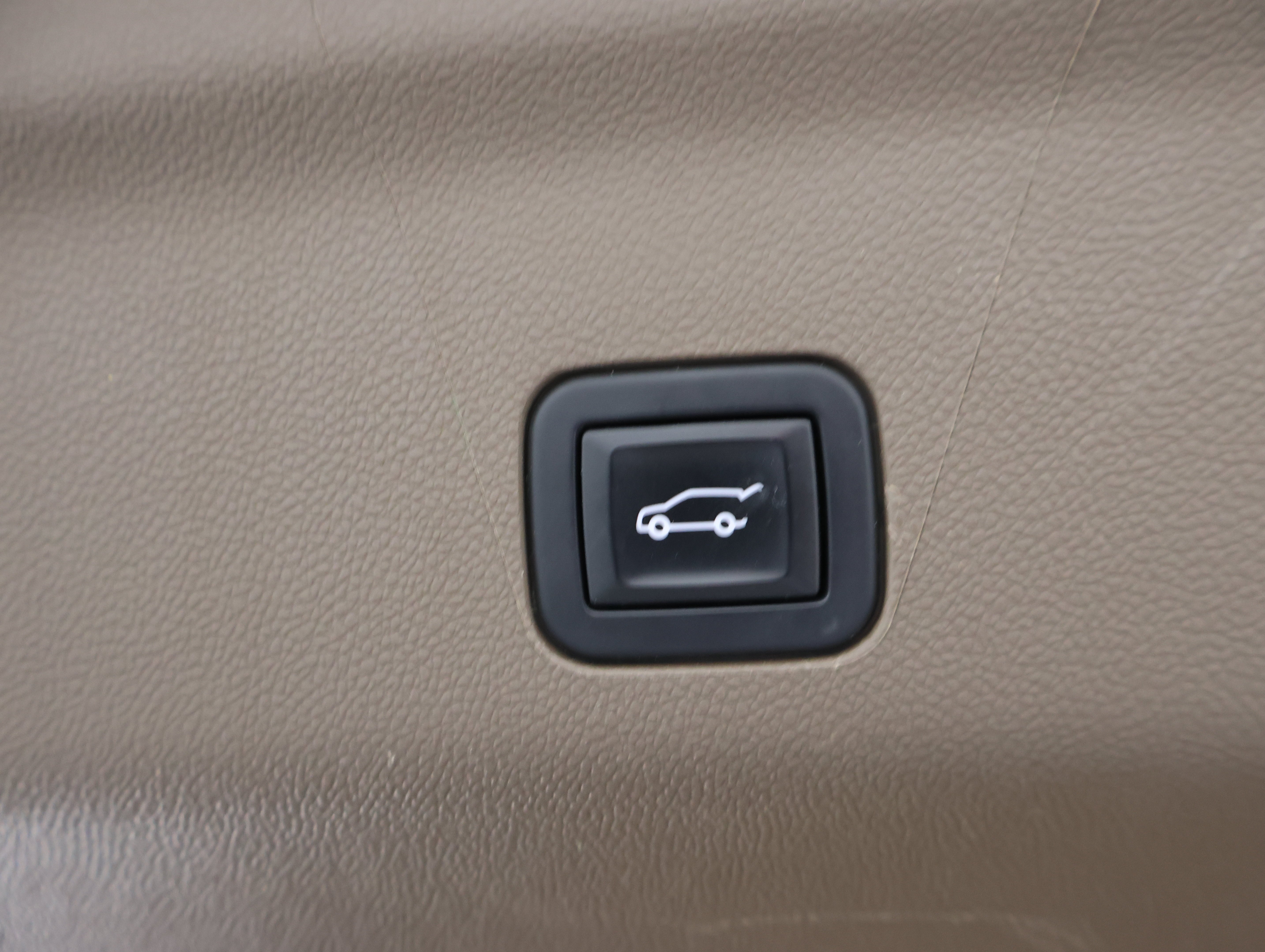 Used 2022 Redwood Metallic GMC Denali image 35