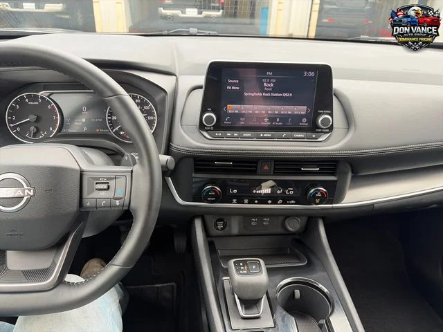 Used 2025 Gray Nissan SV image 17