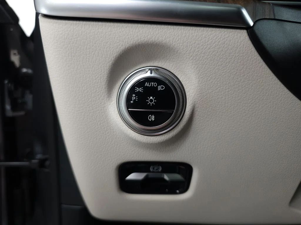 Certified Used 2026  Mercedes-Benz C 300 image 9