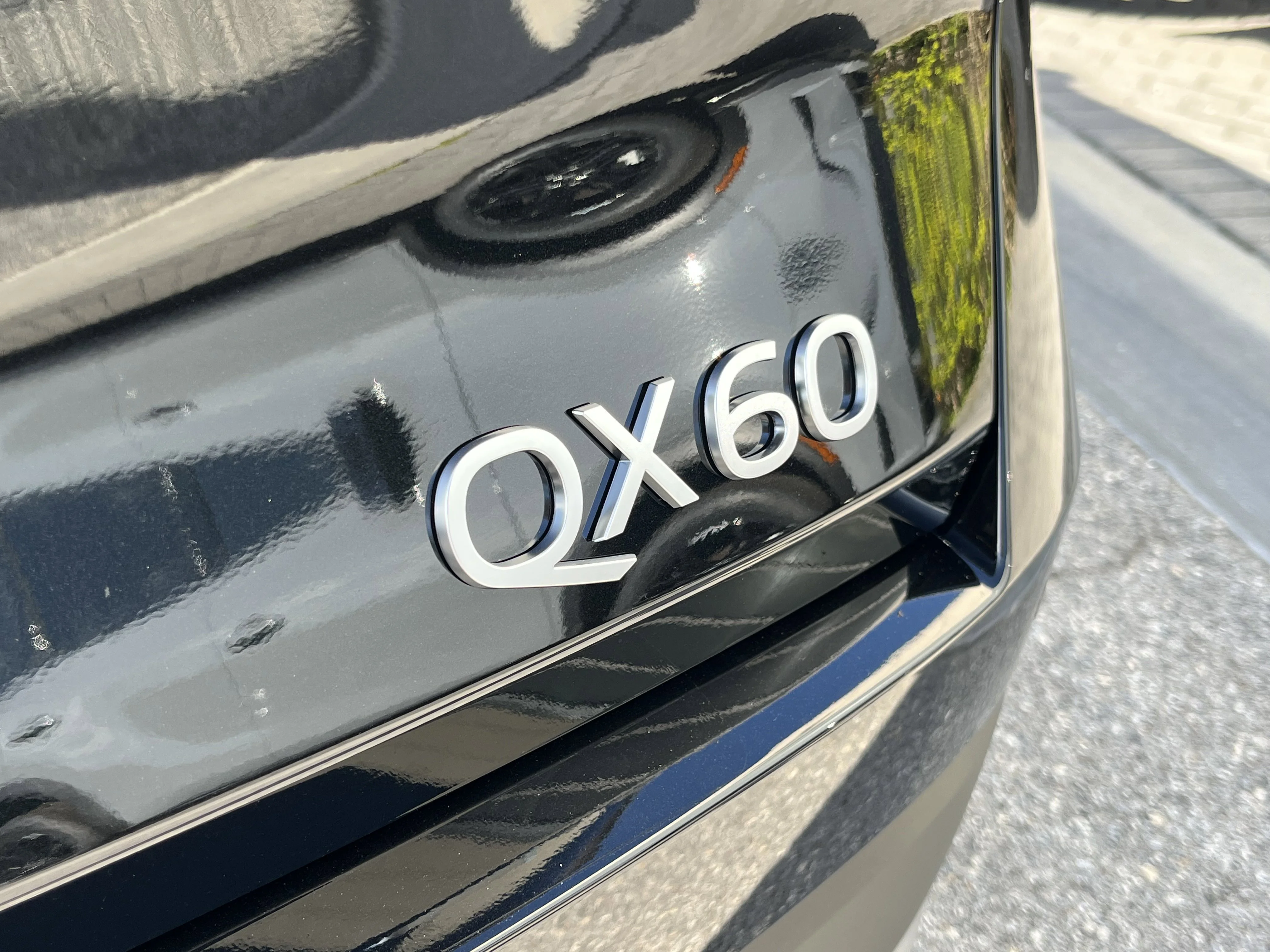 New 2027 Mineral Black INFINITI LUXE image 5