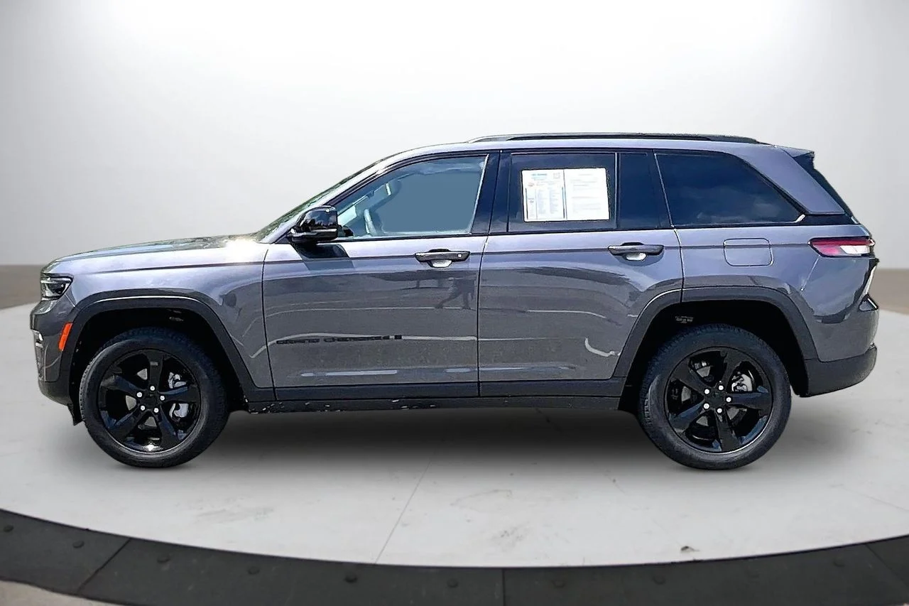 Used 2023 Gray Jeep Limited image 5