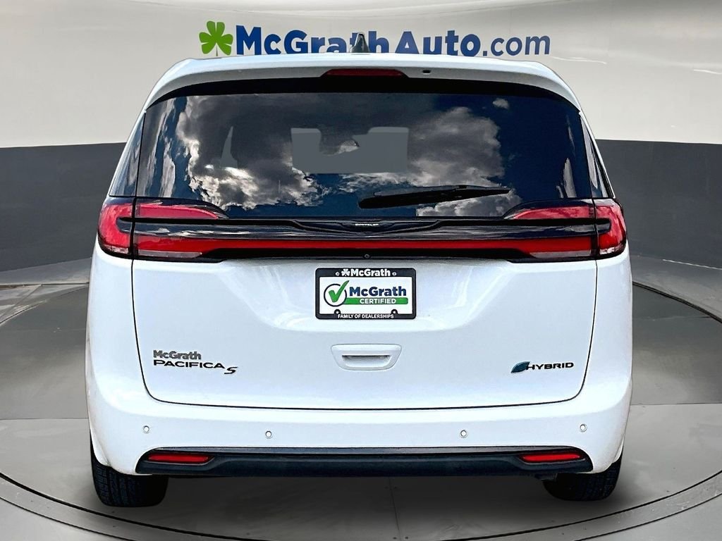 Used 2023 White Chrysler Limited image 6