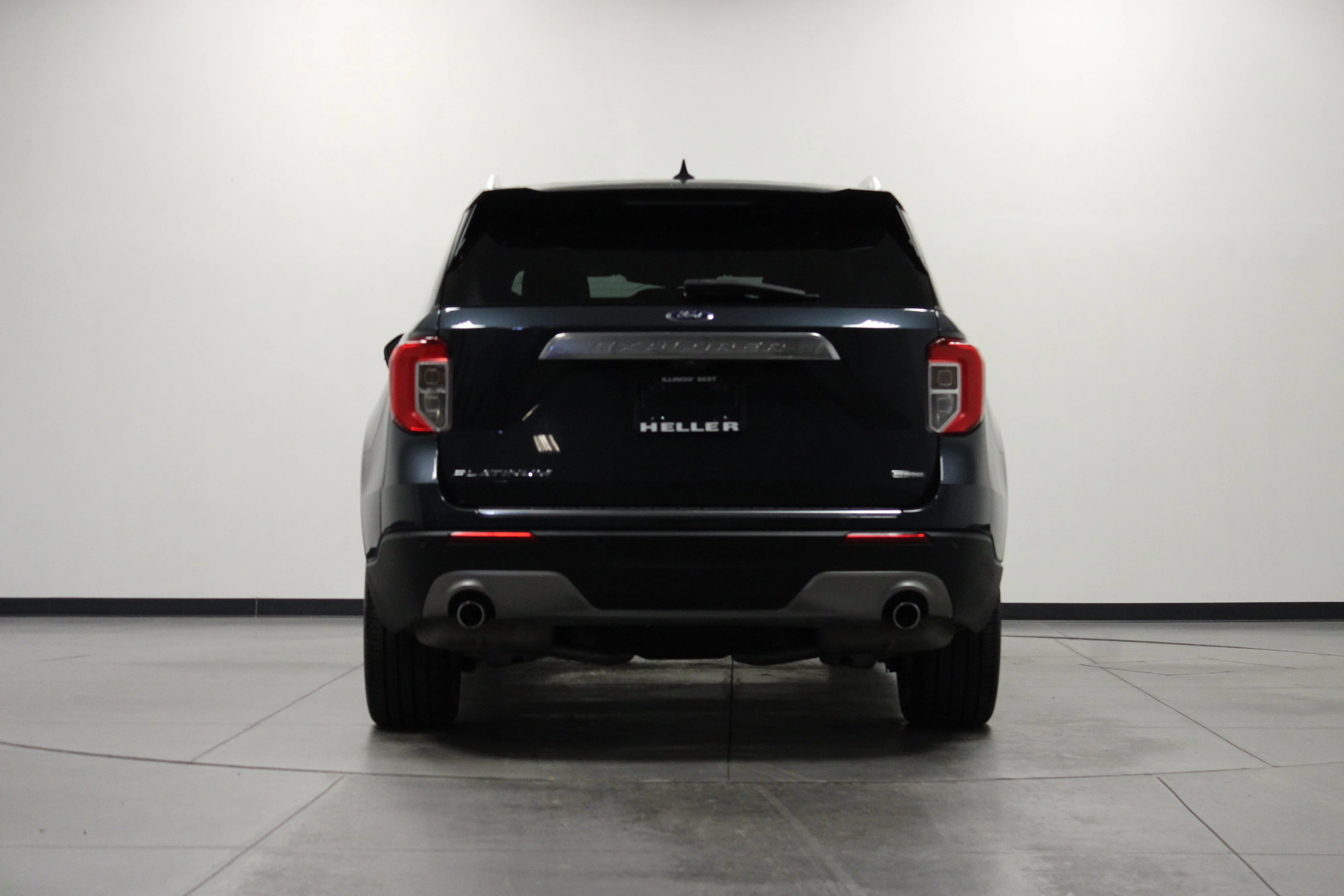 Used 2022 Blue Metallic Ford Platinum image 5