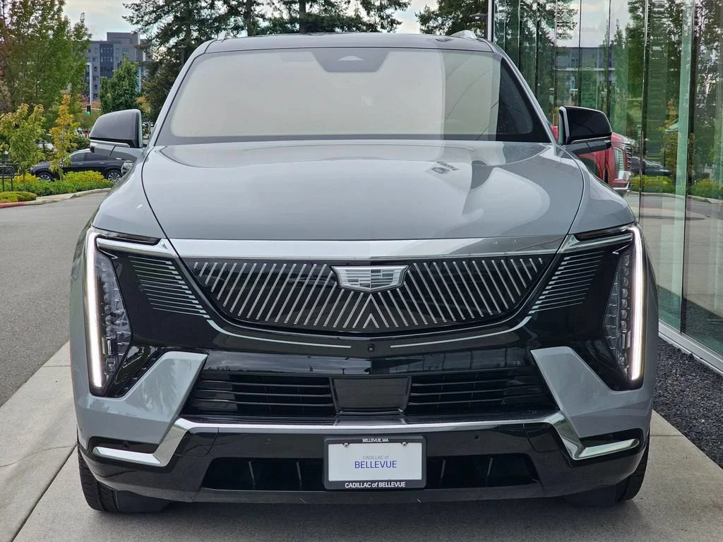 New 2026 Luna Metallic Cadillac Luxury image 8