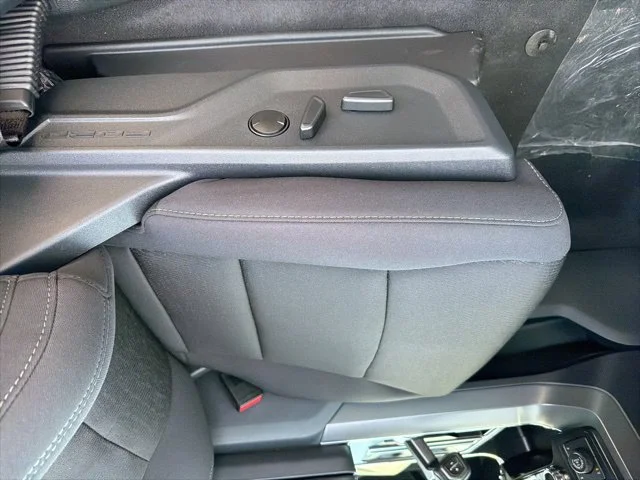 New 2026 Oxford White Ford XLT image 14