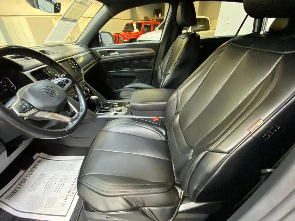 Used 2020 White Volkswagen 3.6L V6 SEL Premium image 23