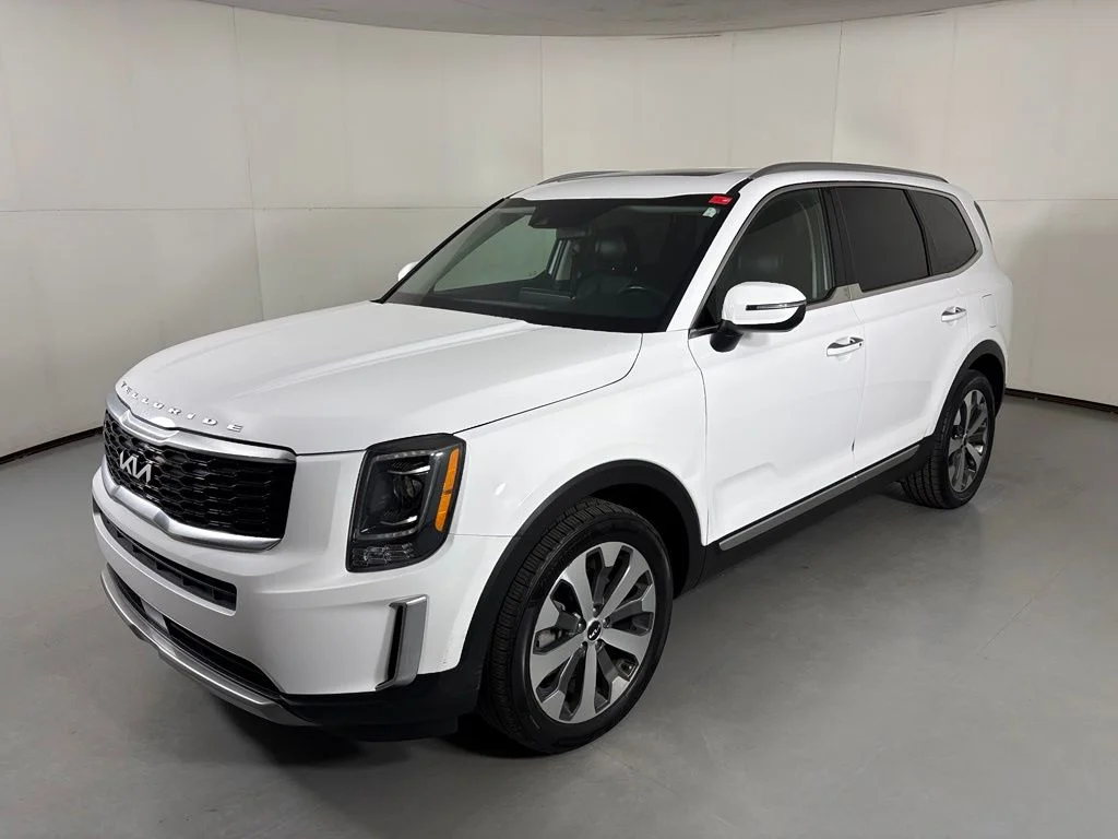 Used 2022 White Kia S image 4