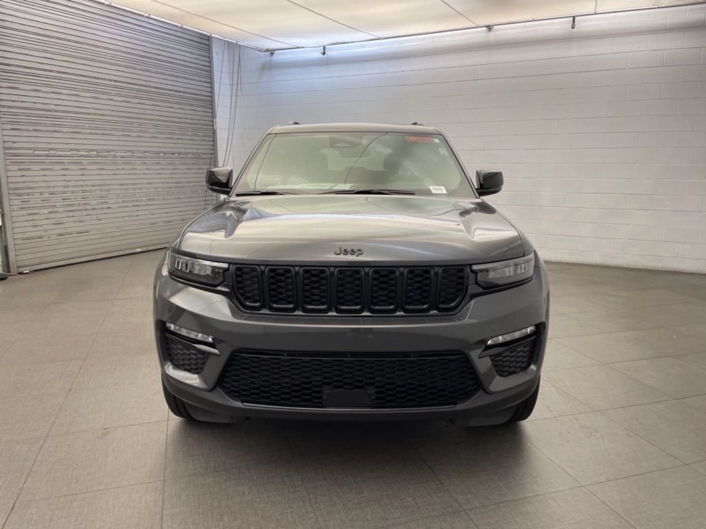 New 2025 Baltic Gray Metallic Clear-Coat Exterior Paint Jeep Limited image 6