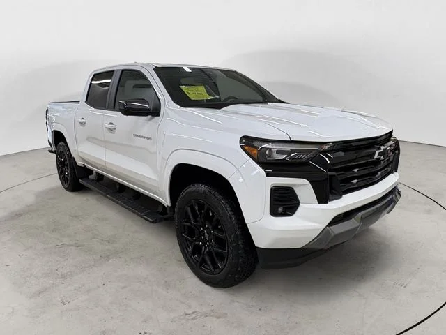 Used 2025 Summit White Chevrolet Z71 image 7