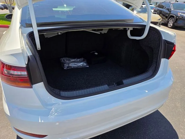 Used 2019 White Volkswagen SEL image 13