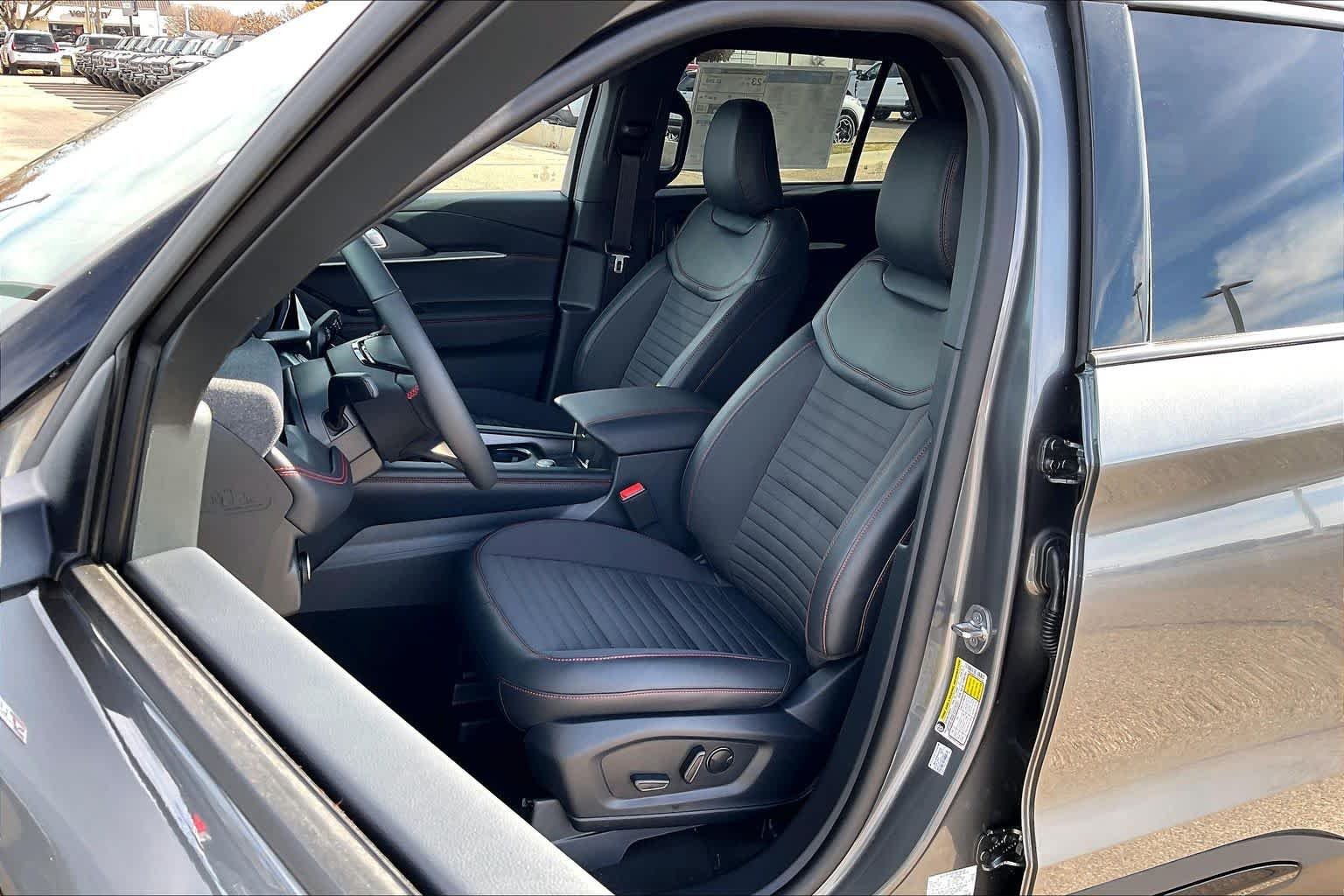 New 2026 Carbonized Gray Metallic Ford ST-Line image 9