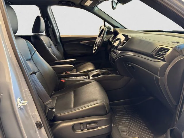 Used 2023  Honda EX-L image 16
