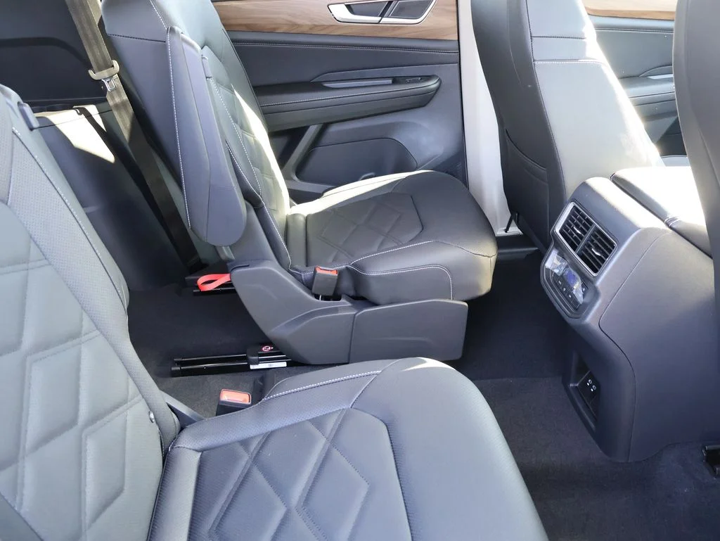 New 2026 White Volkswagen 2.0T SE w/Technology image 14