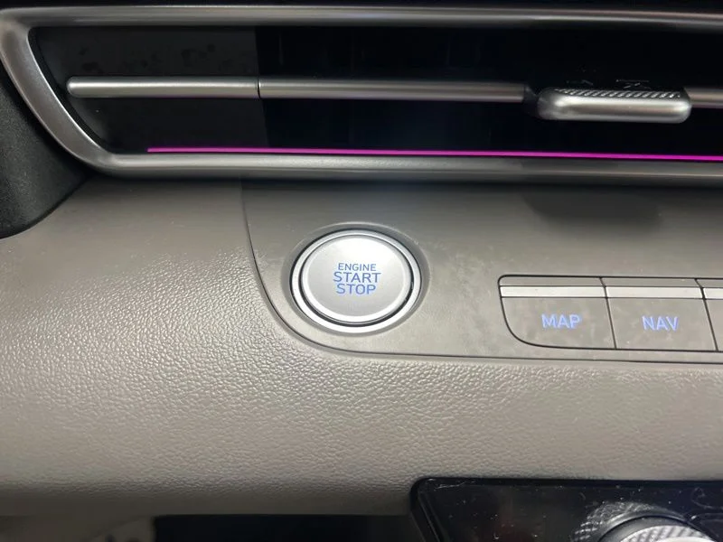 Used 2025 Gray Hyundai SEL Sport image 25