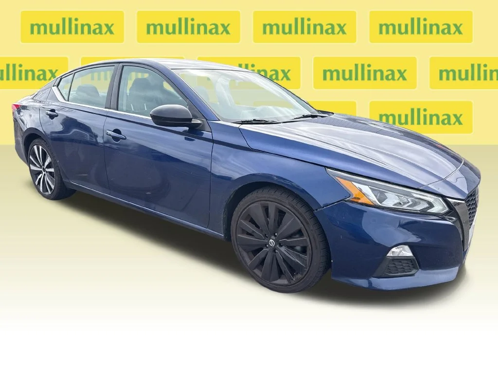 Used 2020 Blue Nissan 2.5 SR image 1