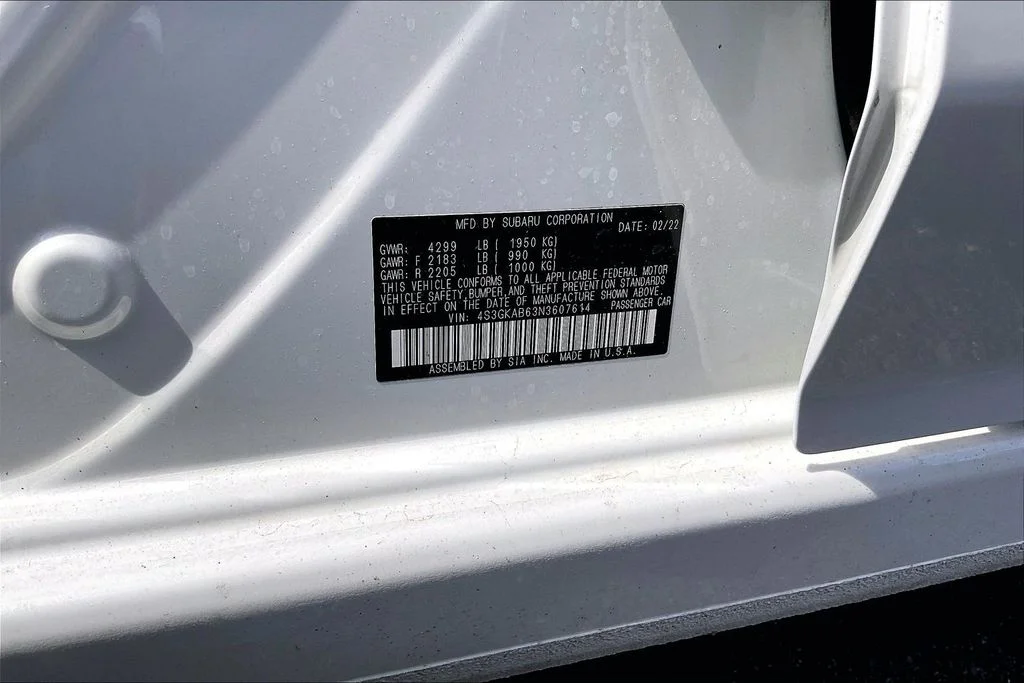 Used 2022 White Subaru Base image 36