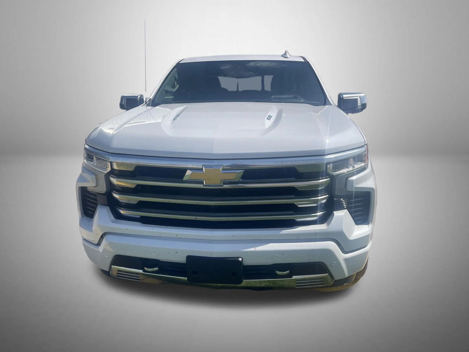Used 2025 Beige Chevrolet High Country image 2