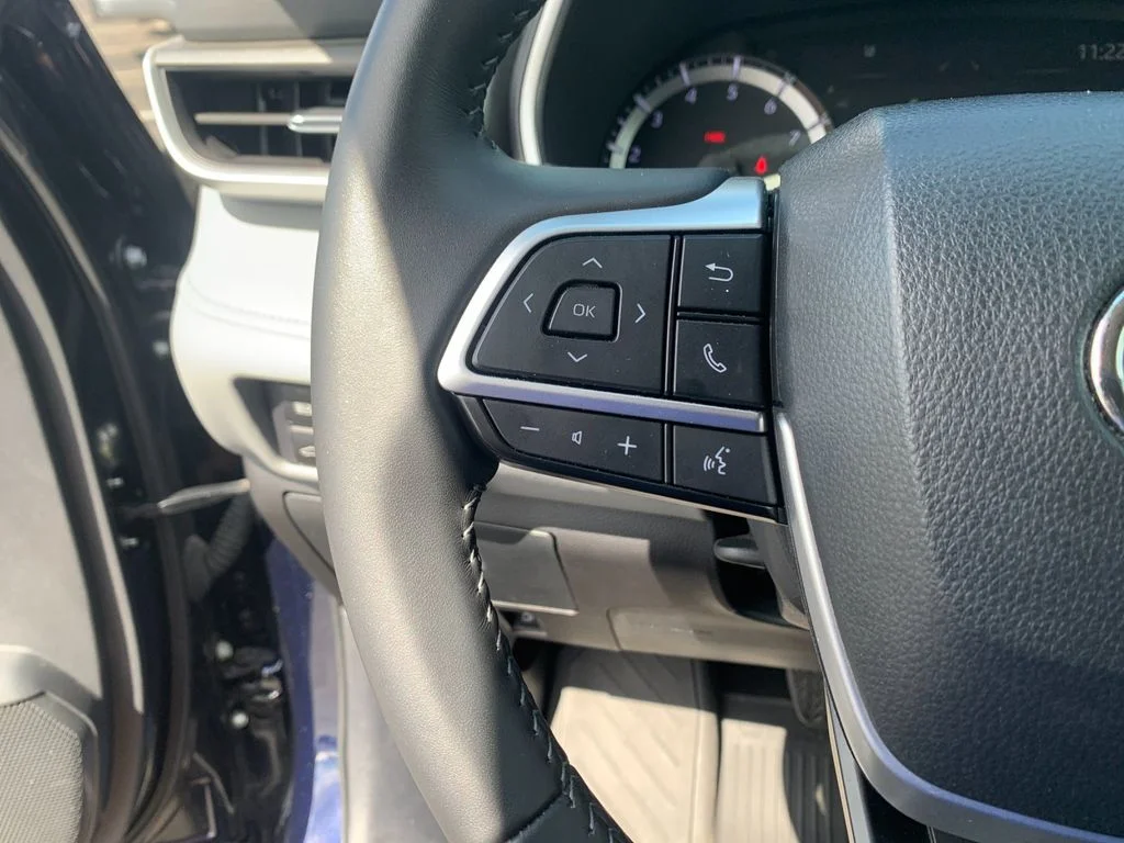 Used 2024  Toyota XLE image 27