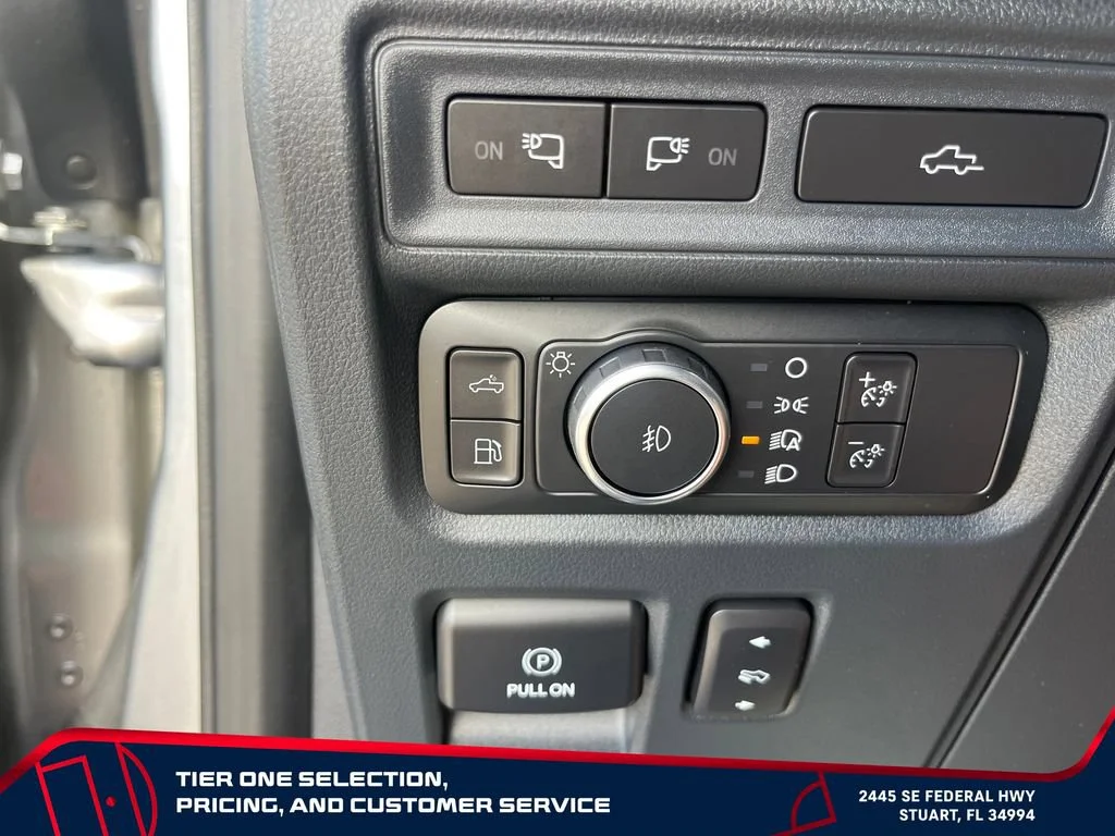Used 2022  Ford XL image 15