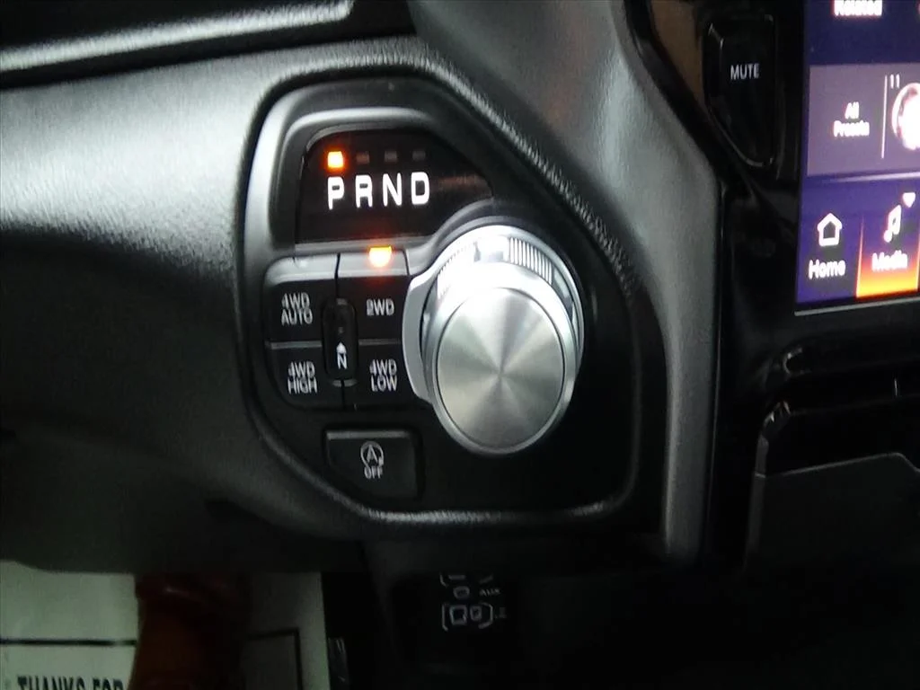 Certified Used 2025 Diamond Black Crystal Pearl Coat (pxj) RAM Laramie image 25